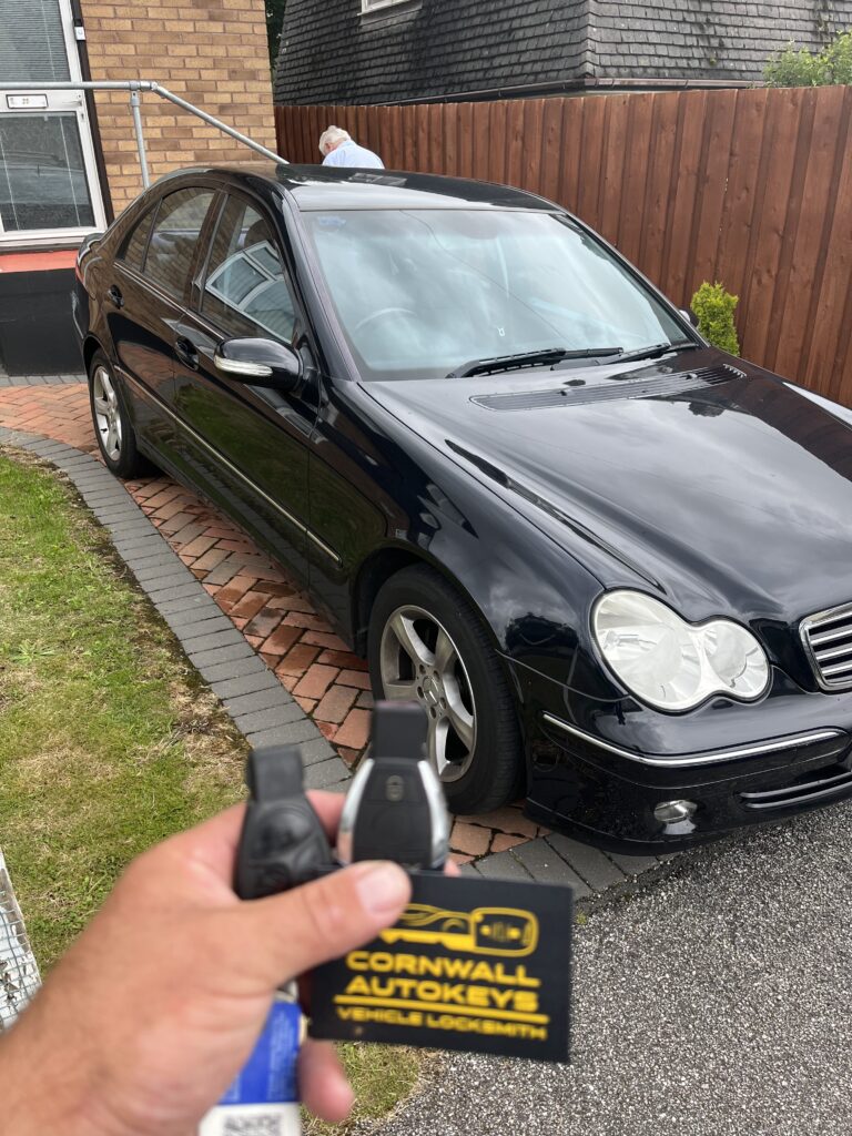 Emergency vehicle entry — non-destructive lockout service