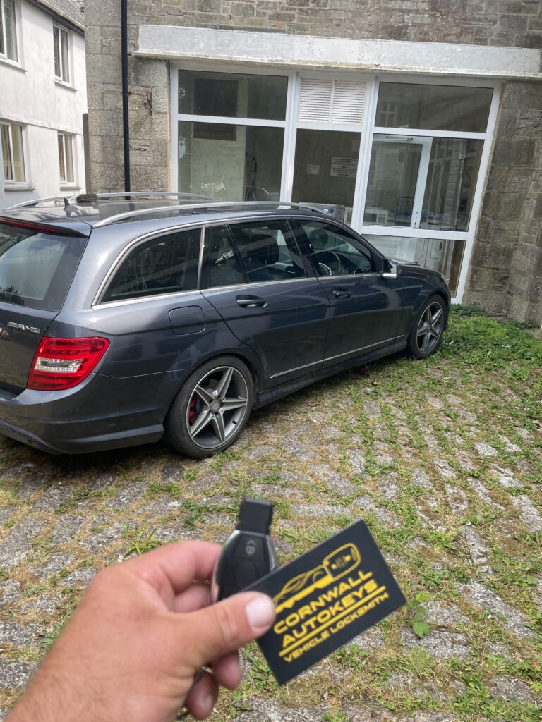 Key fob battery and case repair by Cornwall Autokeys